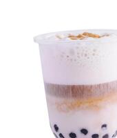 ghiacciato tailandese latte tè con bolle nel plastica tazza foto