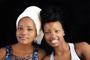 Due attraente giovane africano americano donne ritratto foto