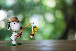 bangkok, Tailandia - febbraio 29, 2024 mordere il esca snoopy a partire dal pop mercato snoopy il migliore amici serie figure. foto