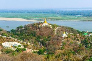Visualizza al di sopra di il sagando collina di sagando, il ex capitale di Myanmar foto