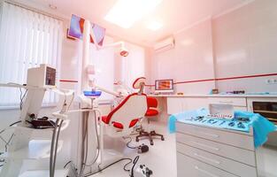 marca nuovo medico ufficio. Avanzate dentista camera con professionale attrezzatura. Ciao Tech medico clinica. dentista clinica. moderno dentale ufficio interno. foto