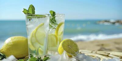 ai generato rinfrescante sulla spiaggia delizia. limonata con ghiaccio e fresco menta servito nel Due bicchieri contro il fondale di il oceano e sabbioso spiaggia. foto