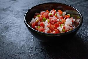 tipico argentino creolo salsa. fatto con campana peperoni, pomodoro, cipolla, aceto e olio. foto