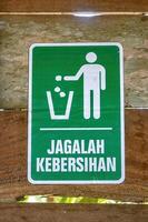 avvertimento cartello non per rifiuti. foto