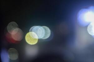 sfondo di colorato bokeh leggero e sfocatura a notte foto