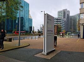 maggior parte bellissimo Basso angolo Visualizza di centrale ovest croydon Londra città di Inghilterra UK durante nuvoloso e piovoso giorno. novembre 20, 2023 foto