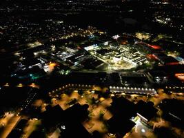 aereo Visualizza di illuminato watford città di Inghilterra UK a notte. marzo 3°, 2024 foto