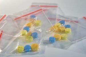 un' collezione di medicazione per schizofrenia nel un' plastica clip foto