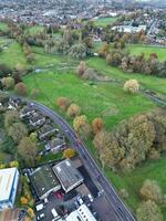 aereo Visualizza di Residenziale quartiere e vero tenuta le case a hemel canapa città di Inghilterra UK. novembre 5°, 2023 foto