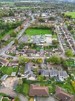 aereo Visualizza di Residenziale quartiere e vero tenuta le case a hemel canapa città di Inghilterra UK. novembre 5°, 2023 foto