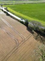 aereo Visualizza di Britannico campagna e agricolo azienda agricola terra a villaggio di Inghilterra UK. marzo 1°, 2024 foto