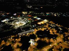 aereo Visualizza di illuminato watford città di Inghilterra UK a notte. marzo 3°, 2024 foto