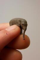 ai generato un' piccolo elefante si siede su un' dell'uomo dito foto