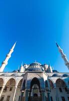 sultanahmet camii o blu moschea verticale largo angolo foto