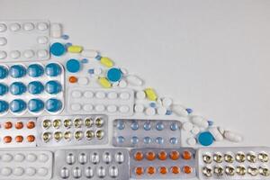 farmaci o pillole o medicinali nel plastica vesciche con copia spazio per testo foto