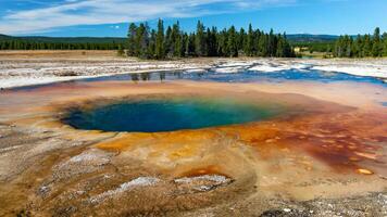 grande primavera prismatica nel parco nazionale di yellowstone foto