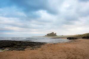 bamburgh vecchio castello nel Northumberland foto