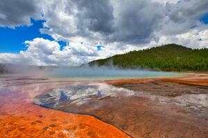 grande primavera prismatica nel parco nazionale di yellowstone foto