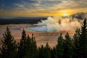 grande primavera prismatica nel parco nazionale di yellowstone foto