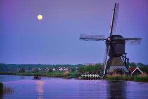 mulini a vento a kinderdijk nel Olanda. Olanda foto