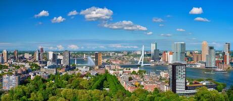 Visualizza di rotterdam città e il erasmus ponte foto