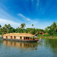 casa galleggiante su kerala stagni, India foto