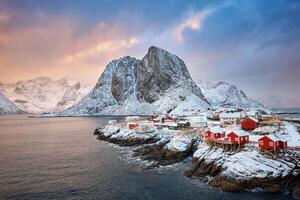 Hamnoy pesca villaggio su lofoten isole, Norvegia foto