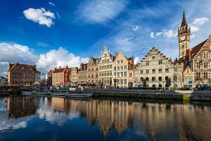 Gand canale e graslei strada. Gand, Belgio foto