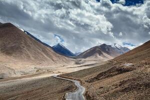 strada nel himalaya. ladakh, India foto