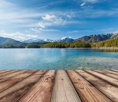 di legno tavole sfondo con lago, Germania foto