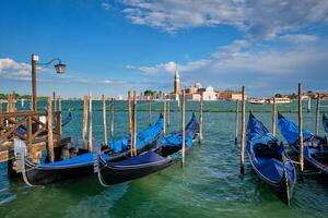 gondole e nel laguna di Venezia di san marco quadrato. Venezia, Italia foto