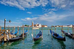 gondole e nel laguna di Venezia di san marco quadrato. Venezia, Italia foto