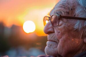 ai generato anziano donna Abbracciare una persona Alba foto