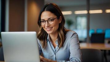 ai generato giovane donna seduta a sua cubicolo scrivania e Lavorando diligentemente, ai generativo foto