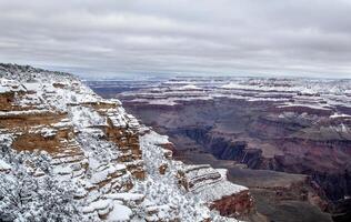 mille dollari canyon neve foto