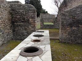 pompei, il antico romano città sepolto di il eruzione di montare vesuvio, sta come un' unesco mondo eredità luogo, offerta un' unico intravedere in quotidiano vita durante il romano impero. foto