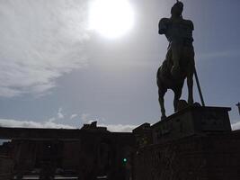 pompei, il antico romano città sepolto di il eruzione di montare vesuvio, sta come un' unesco mondo eredità luogo, offerta un' unico intravedere in quotidiano vita durante il romano impero. foto