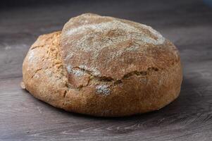 totale grano appena al forno pane su il tavolo 5 foto