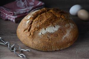 appena preparato fatti in casa pane su un' di legno tavolo 1 foto