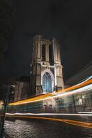Visualizza di il medievale santo di michele Chiesa nel il centro di Gand, Belgio durante notte tempo foto