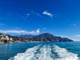 il magnifico amalfi costa nel Italia è celebre per suo mozzafiato costiero panorami, affascinante villaggi, e ricco culturale eredità. foto