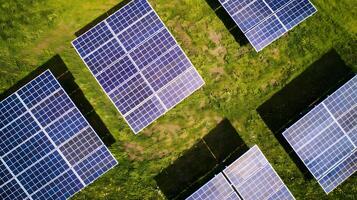 ai generato i campi di solare pannelli e sistemi per produrre verde elettricità. ai generato foto