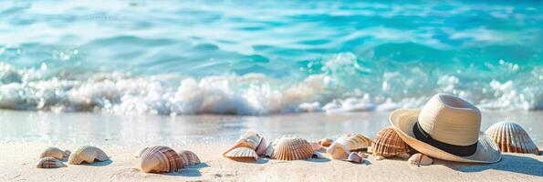 ai generato bandiera sereno spiaggia fondale con cannuccia cappello e sparpagliato conchiglie su incontaminato sabbia, ideale per tranquillo estate e viaggio temi foto