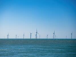 al largo vento turbine azienda agricola nel taiwan. foto