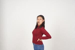 giovane asiatico donna nel rosso maglietta sofferenza vita dolore isolato su bianca sfondo foto