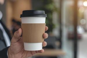 ai generato mano persona hold caldo bevanda monouso bianca carta caffè tazza maniche nel isolato sfondo. generativo ai. foto