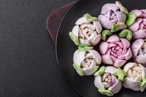bellissimo gustoso marshmallows nel il modulo di tulipano mini cuffie foto