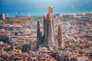 espansivo panoramico Visualizza di sagrada familia e il Barcellona orizzonte, Spagna foto