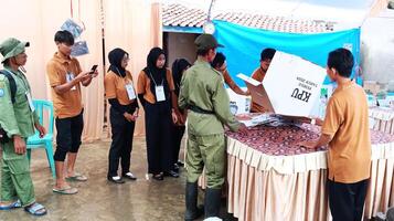 dimak, Indonesia - febbraio, 2024 - votazione conteggio processi a sì, indonesiano presidenziale elezione. foto