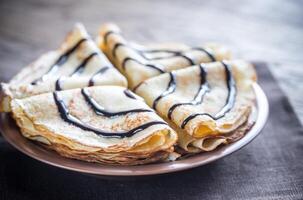 crepes con cioccolato guarnizione foto